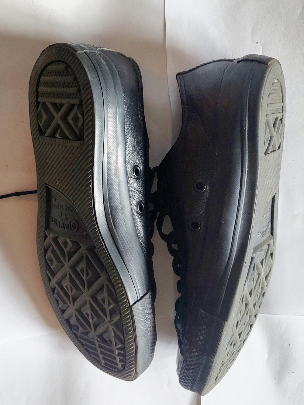 Converse Black Low-Top Leather Sneakers - Picture 6 of 7